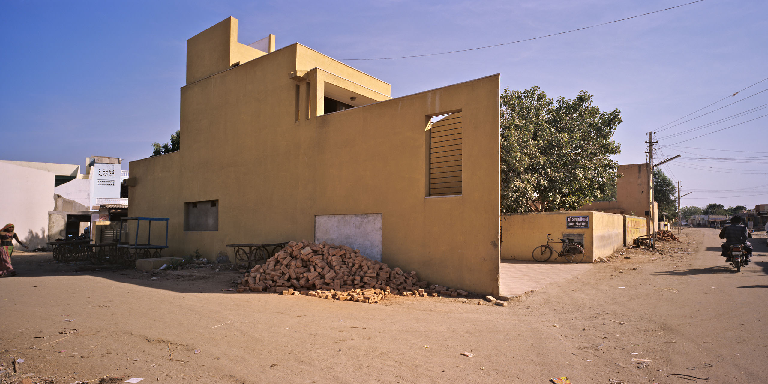 public buildings, samarkhiali, kutch